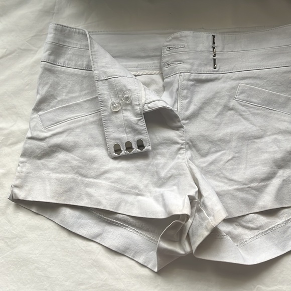 white shorts size 11 - DYNAMITE - Picture 4 of 6